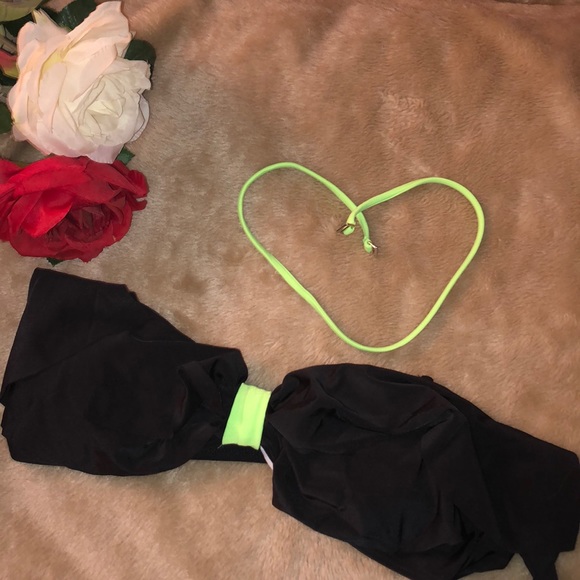 Ruffle Bandeau bikini top - Picture 2 of 4